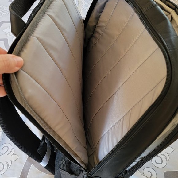 NWT eBags Professional Slim Jr Blk Lthr Backpack - Picture 9 of 12